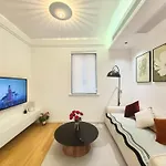 Lingju B&B - Jing\'An Temple Branch